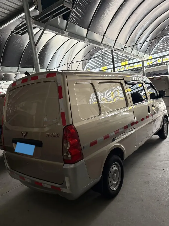 2021 WuLing RongGuang 1.5L 99HP L4 5MT,autocango,china used car exporter,china ev exporter,chinese used car exporter,chinese used ev exporter