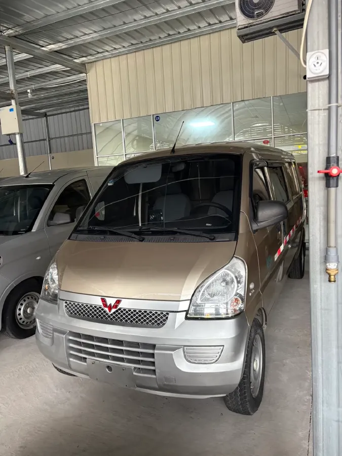 2021 WuLing RongGuang 1.5L 99HP L4 5MT,autocango,china used car exporter,china ev exporter,chinese used car exporter,chinese used ev exporter