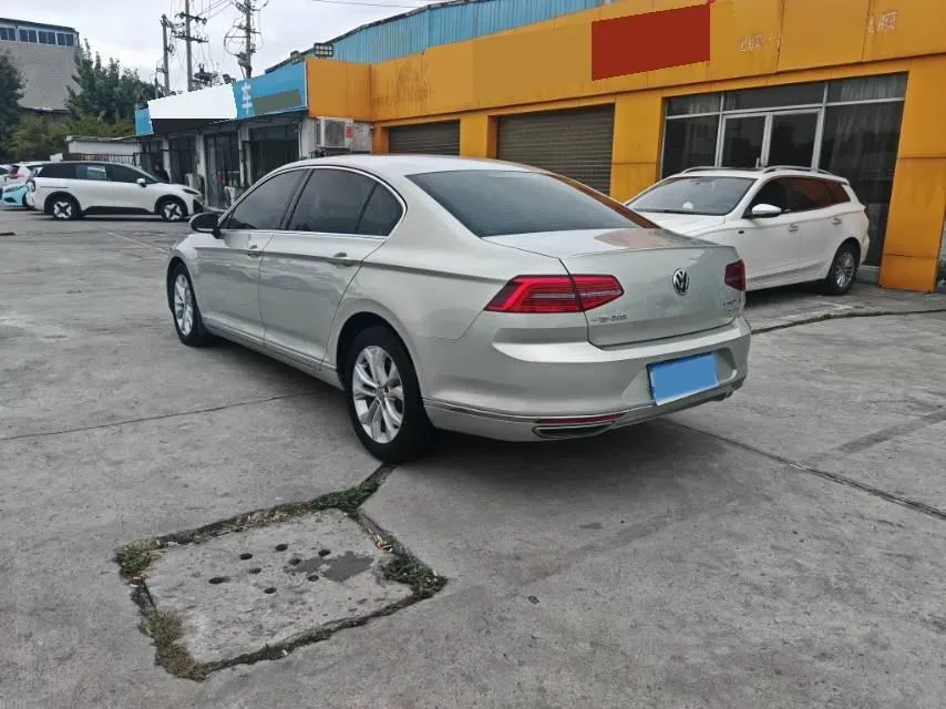 2018 Volkswagen Magotan 1.8T 180HP L4 7DCT,autocango,china used car exporter,china ev exporter,chinese used car exporter,chinese used ev exporter