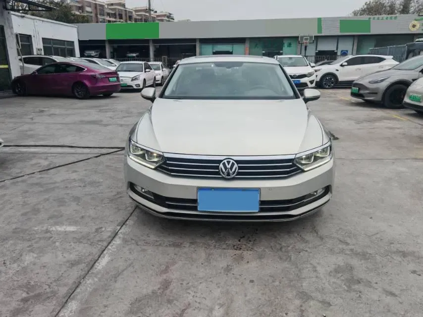 2018 Volkswagen Magotan 1.8T 180HP L4 7DCT,autocango,china used car exporter,china ev exporter,chinese used car exporter,chinese used ev exporter
