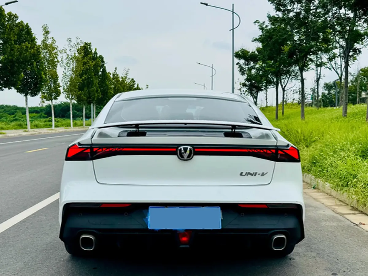 2022 ChangAn UNI-V 1.5T 188HP L4 7DCT,autocango,china used car exporter,china ev exporter,chinese used car exporter,chinese used ev exporter