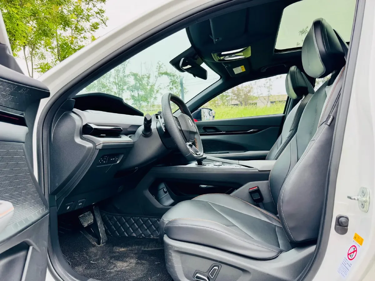 2022 ChangAn UNI-V 1.5T 188HP L4 7DCT,autocango,china used car exporter,china ev exporter,chinese used car exporter,chinese used ev exporter