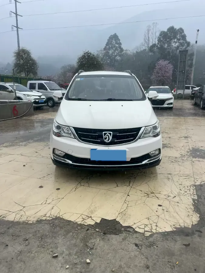 2016 BaoJun 560 1.5T 150HP L4 6MT,autocango,china used car exporter,china ev exporter,chinese used car exporter,chinese used ev exporter