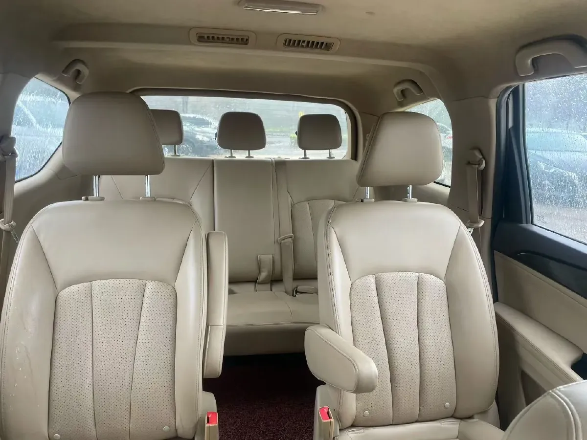 2016 BaoJun 560 1.5T 150HP L4 6MT,autocango,china used car exporter,china ev exporter,chinese used car exporter,chinese used ev exporter