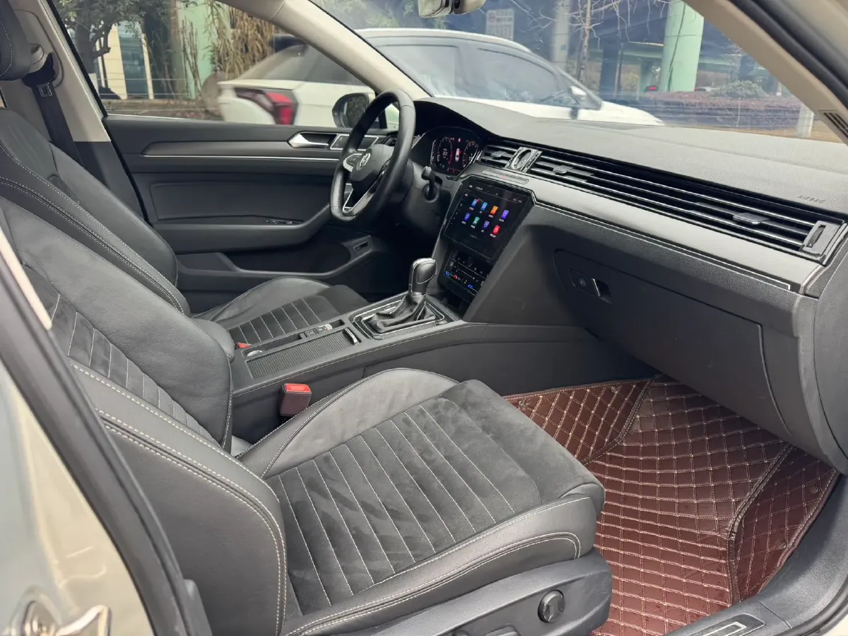 2020 Volkswagen Magotan 2.0T 220HP L4 7DCT,autocango,china used car exporter,china ev exporter,chinese used car exporter,chinese used ev exporter