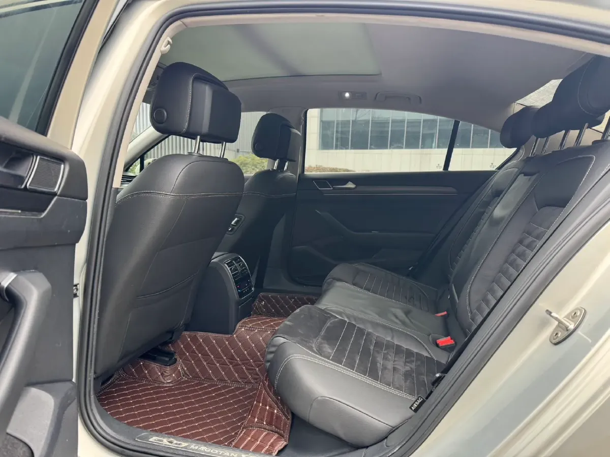 2020 Volkswagen Magotan 2.0T 220HP L4 7DCT,autocango,china used car exporter,china ev exporter,chinese used car exporter,chinese used ev exporter