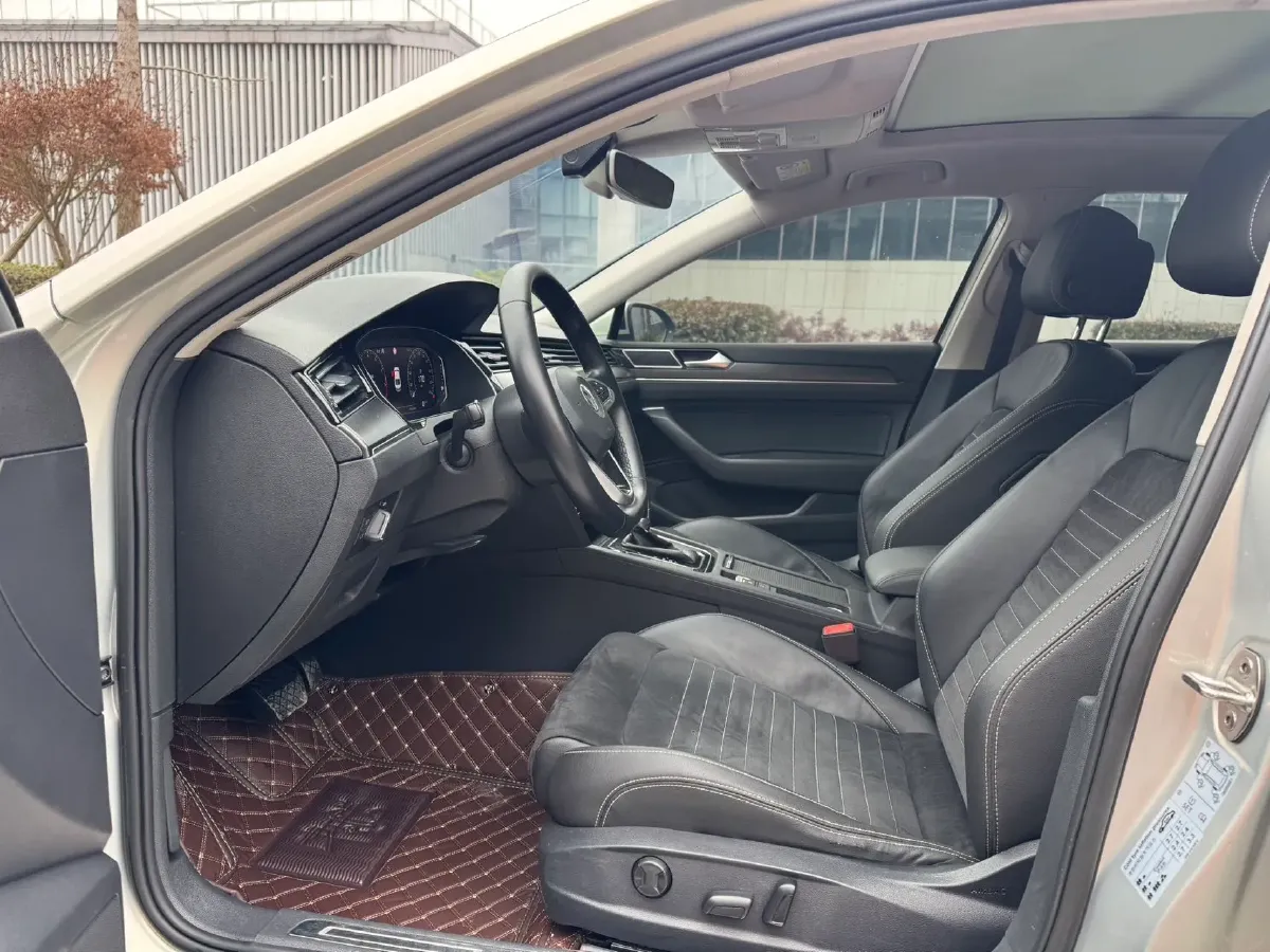 2020 Volkswagen Magotan 2.0T 220HP L4 7DCT,autocango,china used car exporter,china ev exporter,chinese used car exporter,chinese used ev exporter