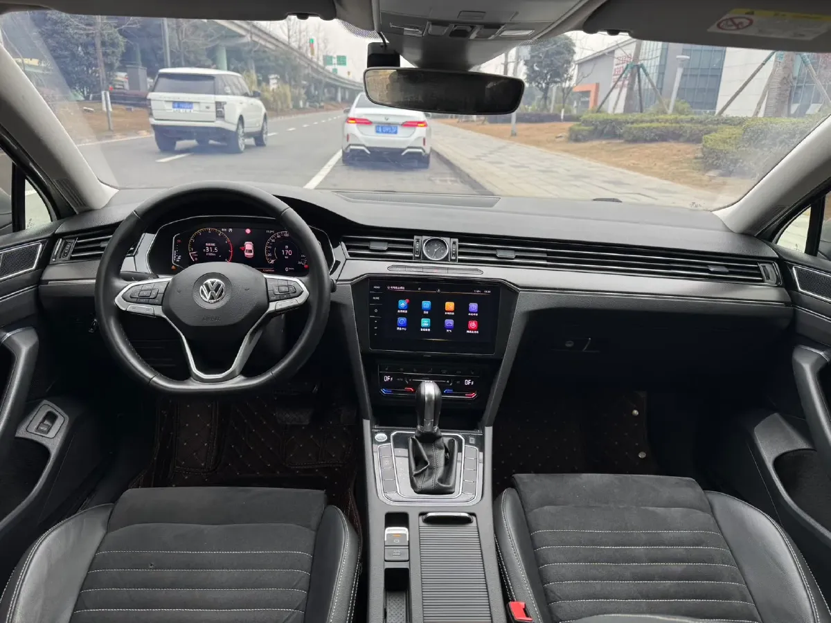 2020 Volkswagen Magotan 2.0T 220HP L4 7DCT,autocango,china used car exporter,china ev exporter,chinese used car exporter,chinese used ev exporter