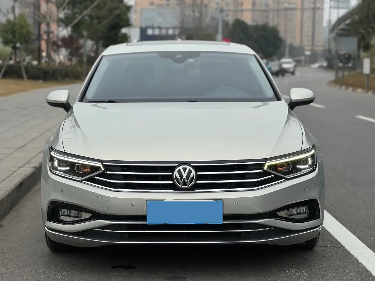 2020 Volkswagen Magotan 2.0T 220HP L4 7DCT,autocango,china used car exporter,china ev exporter,chinese used car exporter,chinese used ev exporter