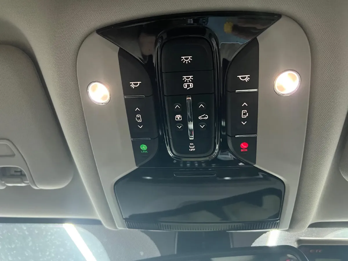 2021 GAC Trumpchi M8 2.0T 252HP L4 8AT,autocango,china used car exporter,china ev exporter,chinese used car exporter,chinese used ev exporter