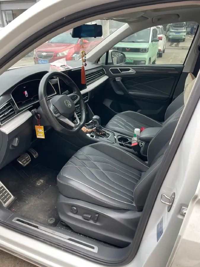2024 Volkswagen Tiguan L 2.0T 186HP L4 7DCT,autocango,china used car exporter,china ev exporter,chinese used car exporter,chinese used ev exporter