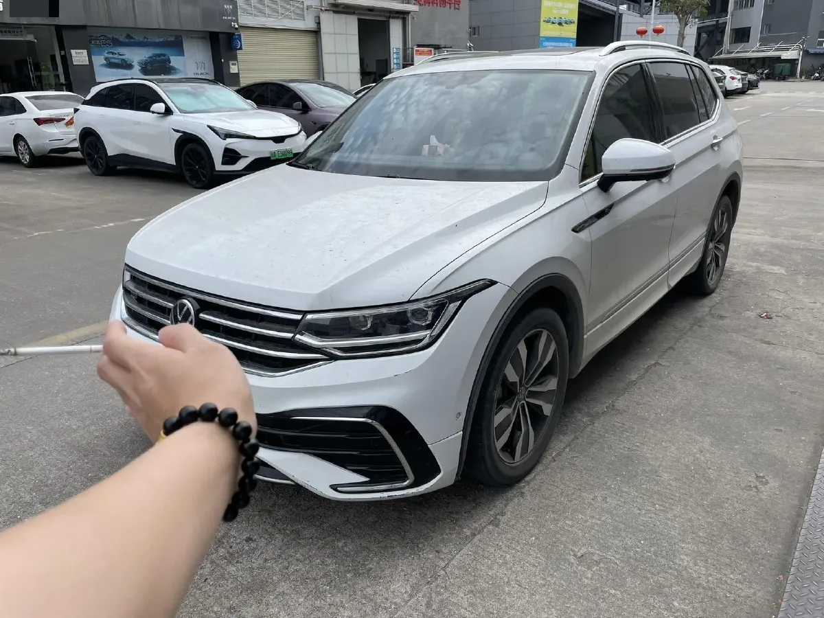2024 Volkswagen Tiguan L 2.0T 186HP L4 7DCT,autocango,china used car exporter,china ev exporter,chinese used car exporter,chinese used ev exporter