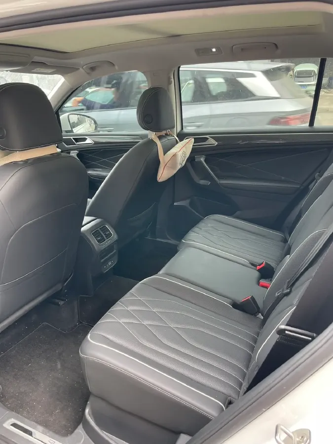 2024 Volkswagen Tiguan L 2.0T 186HP L4 7DCT,autocango,china used car exporter,china ev exporter,chinese used car exporter,chinese used ev exporter