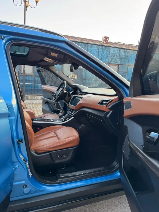 2018 Landwind X7 1.5T 163HP L4 8AT,autocango,china used car exporter,china ev exporter,chinese used car exporter,chinese used ev exporter