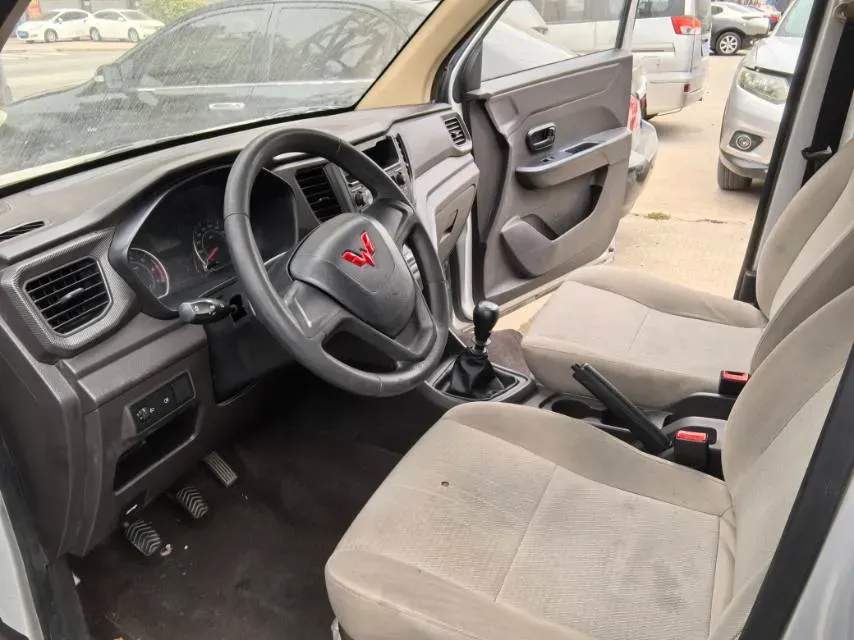 2021 WuLing RongGuang Mini Truck 1.2L 76HP L4 5MT,autocango,china used car exporter,china ev exporter,chinese used car exporter,chinese used ev exporter