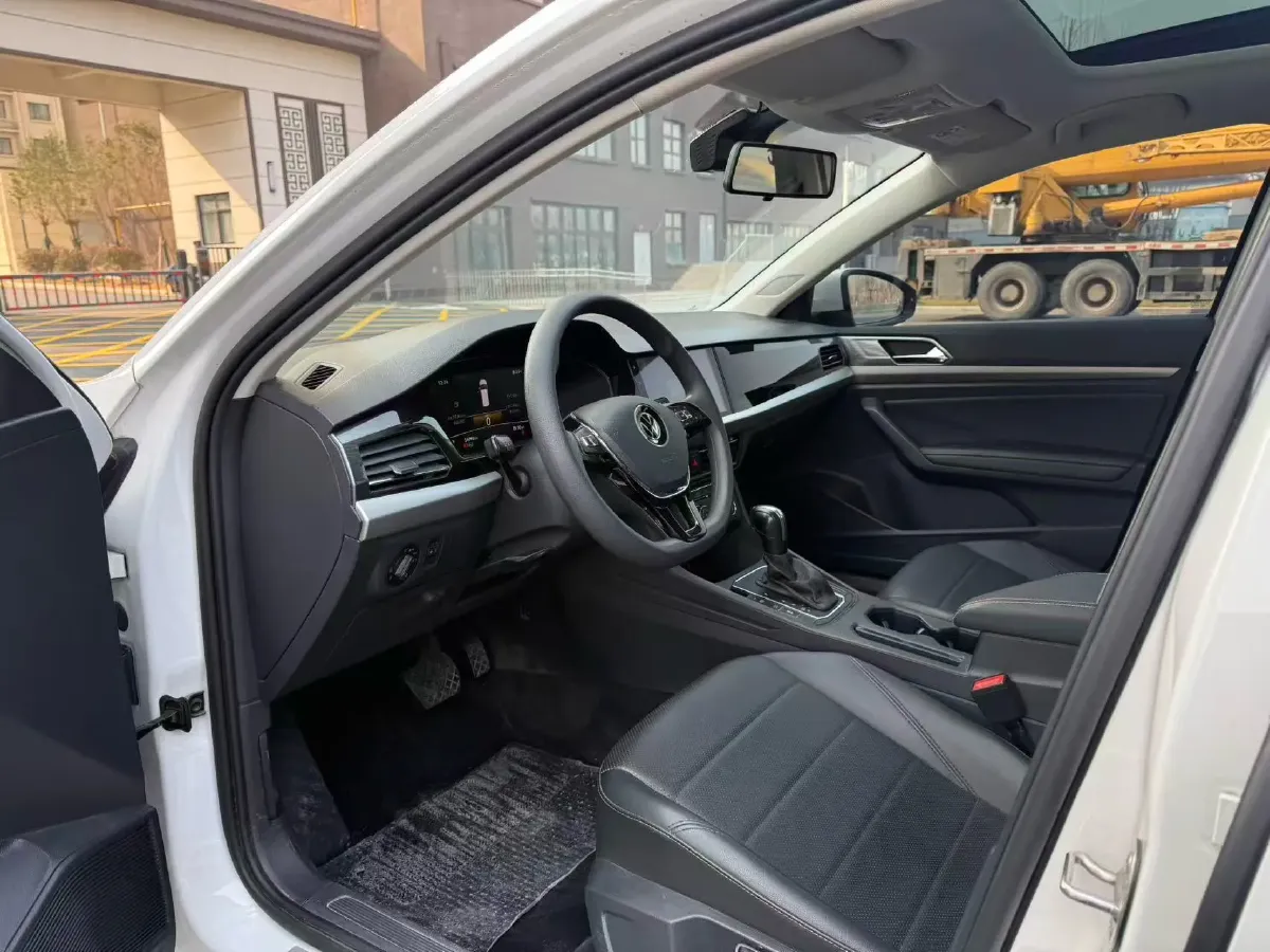 2022 Bestune B70 2.0T 224HP L4 6AT,autocango,china used car exporter,china ev exporter,chinese used car exporter,chinese used ev exporter