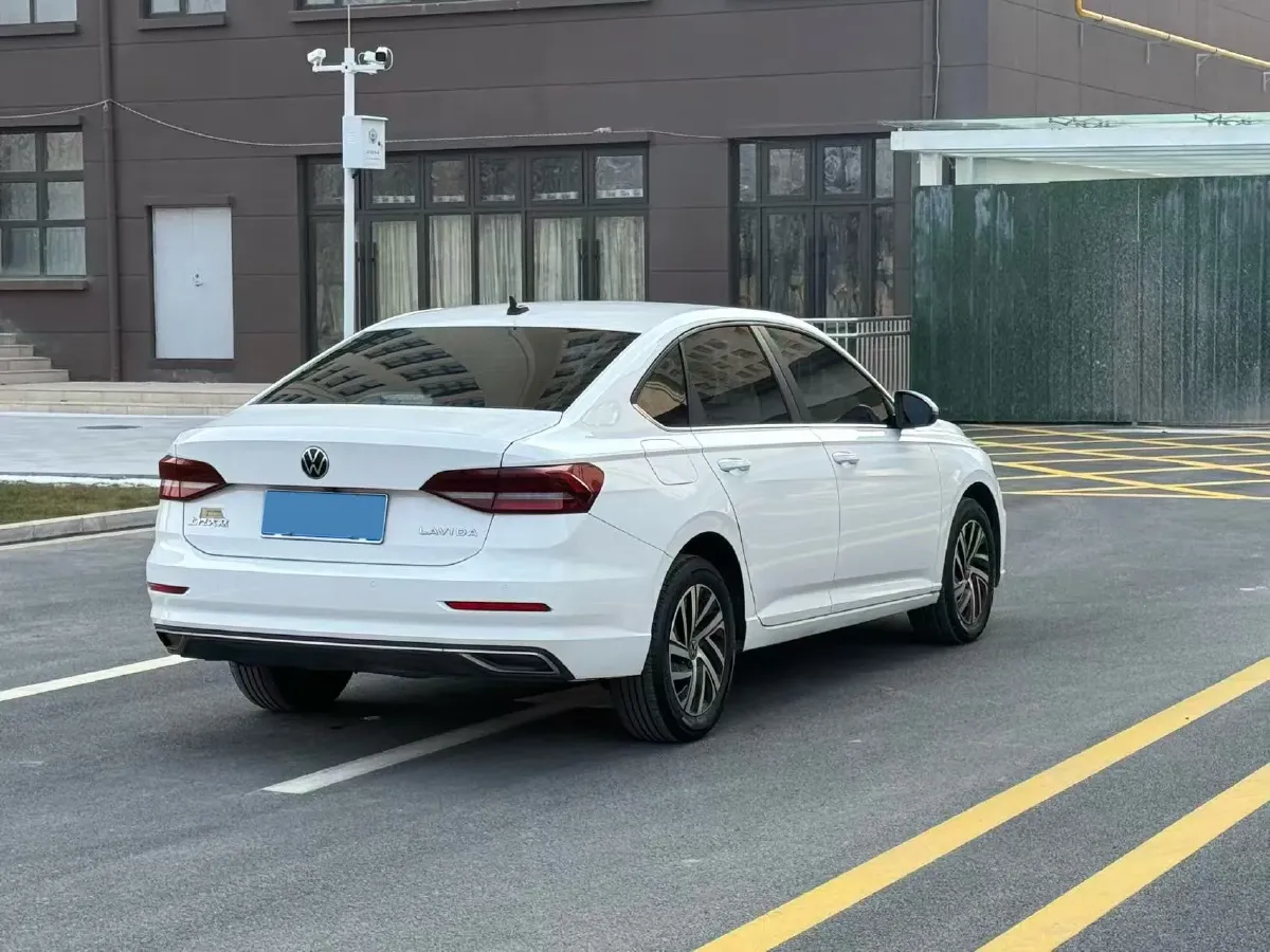 2022 Bestune B70 2.0T 224HP L4 6AT,autocango,china used car exporter,china ev exporter,chinese used car exporter,chinese used ev exporter