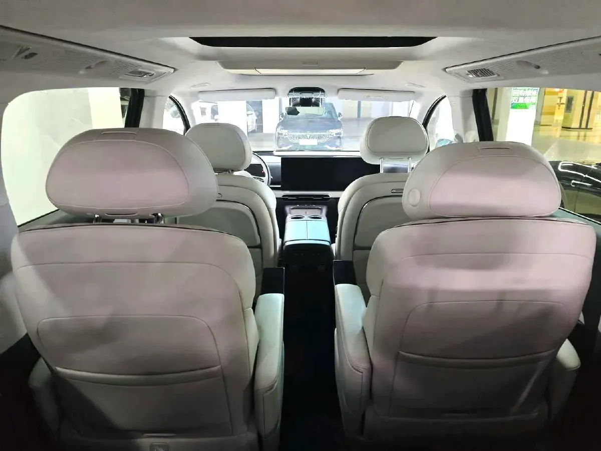 2025 Voyah Dream 1.5T 150HP L4 PHEV 41.7KWH,autocango,china used car exporter,china ev exporter,chinese used car exporter,chinese used ev exporter