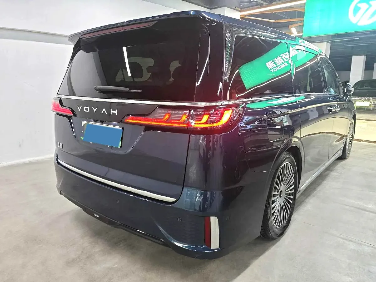 2025 Voyah Dream 1.5T 150HP L4 PHEV 41.7KWH,autocango,china used car exporter,china ev exporter,chinese used car exporter,chinese used ev exporter