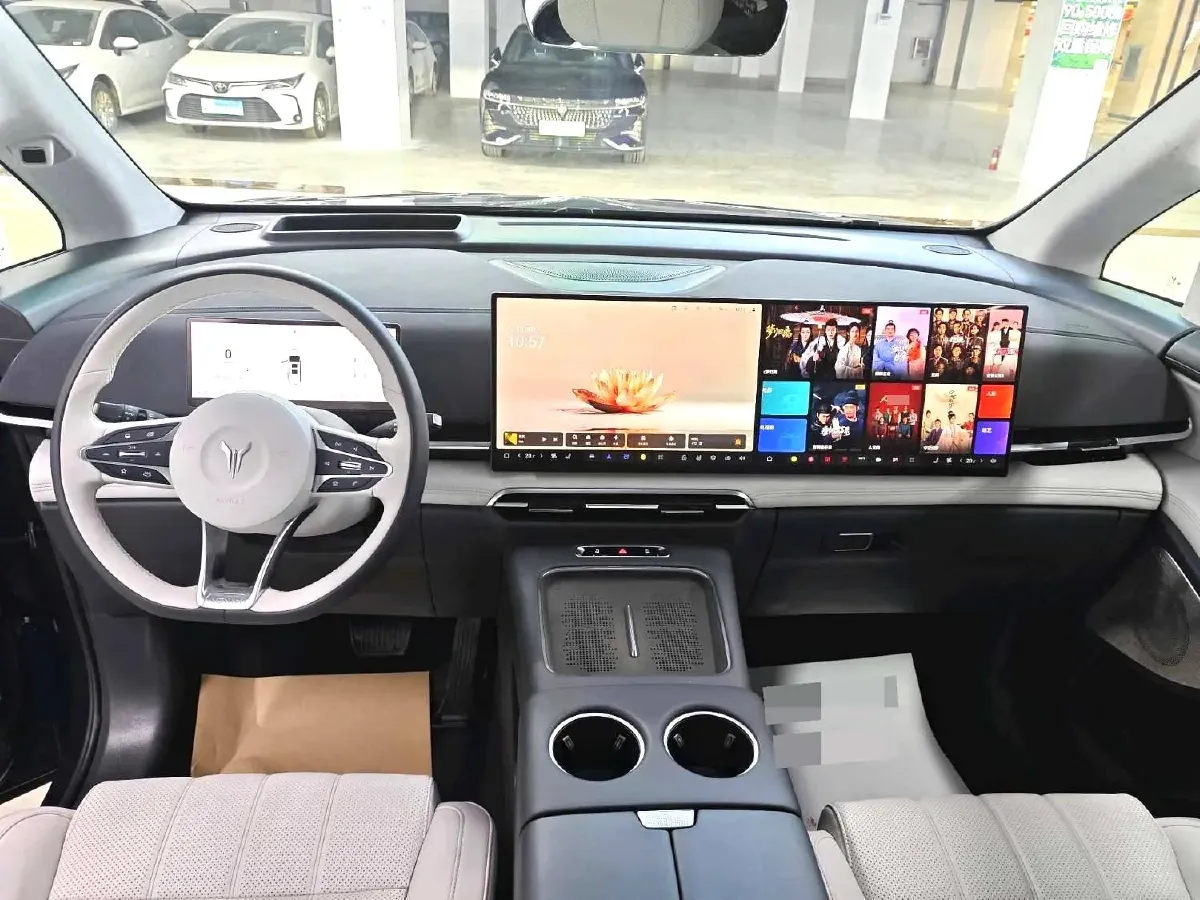 2025 Voyah Dream 1.5T 150HP L4 PHEV 41.7KWH,autocango,china used car exporter,china ev exporter,chinese used car exporter,chinese used ev exporter