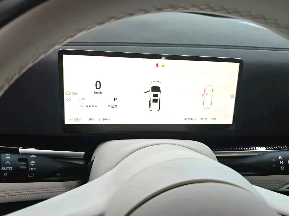 2025 Voyah Dream 1.5T 150HP L4 PHEV 41.7KWH,autocango,china used car exporter,china ev exporter,chinese used car exporter,chinese used ev exporter