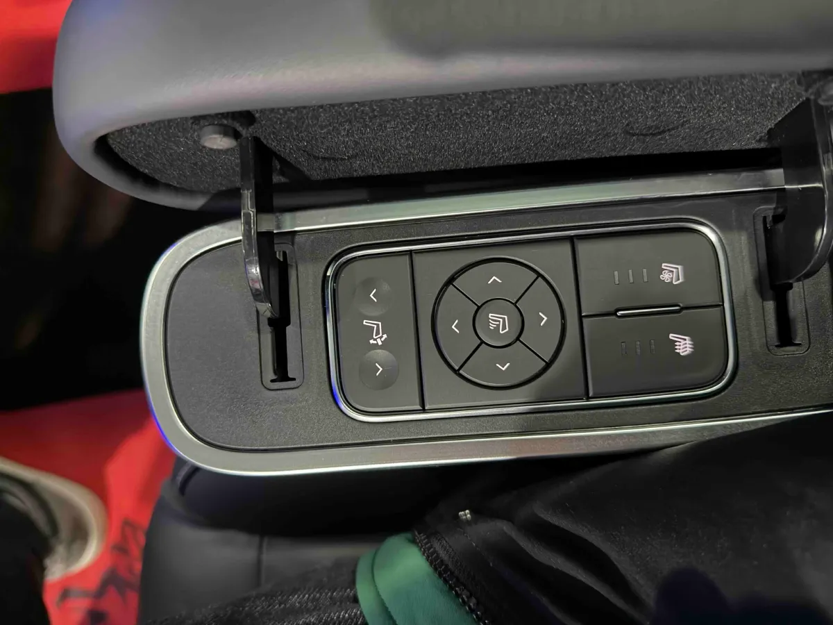 2021 GAC Trumpchi M8 2.0T 252HP L4 8AT,autocango,china used car exporter,china ev exporter,chinese used car exporter,chinese used ev exporter