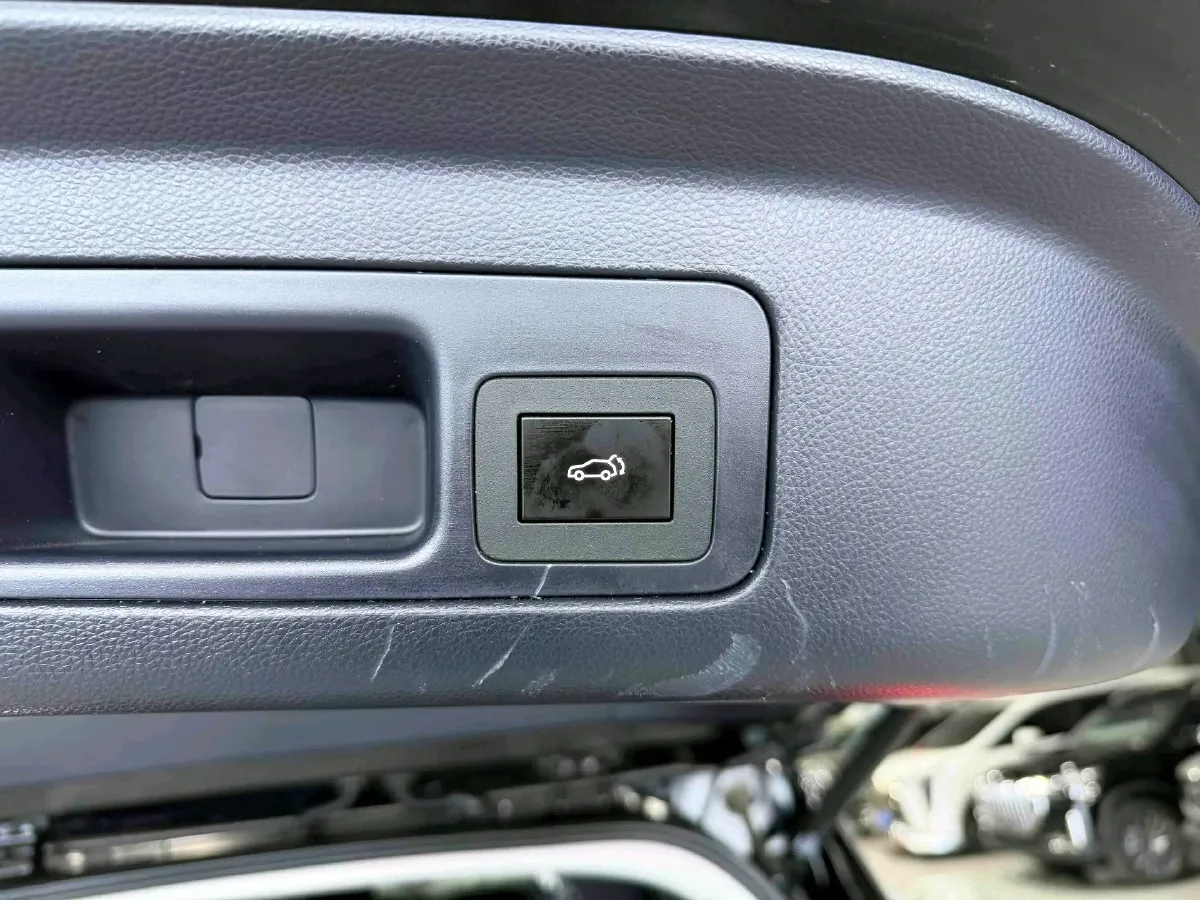 2021 GAC Trumpchi M8 2.0T 252HP L4 8AT,autocango,china used car exporter,china ev exporter,chinese used car exporter,chinese used ev exporter