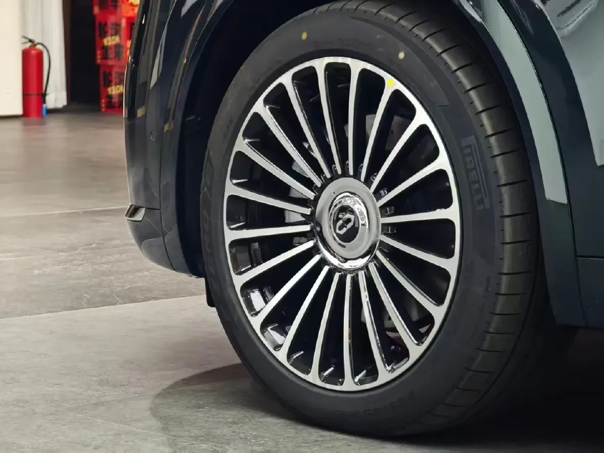 2025 AITO AITO M8 REEV 160HP REEV 53.4KWH,autocango,china used car exporter,china ev exporter,chinese used car exporter,chinese used ev exporter