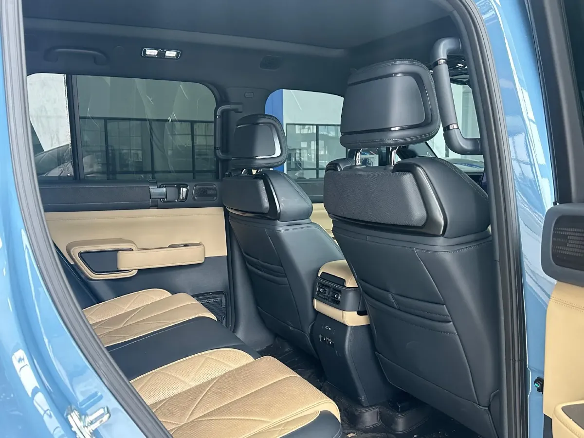 2023 FangChengBao Bao 5 1.5T 194HP L4 E-CVT PHEV 31.8KWH,autocango,china used car exporter,china ev exporter,chinese used car exporter,chinese used ev exporter