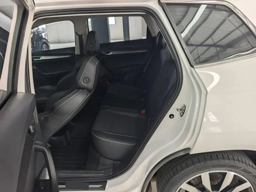 2020 Skoda Karoq 1.4T 150HP L4 7DCT,autocango,china used car exporter,china ev exporter,chinese used car exporter,chinese used ev exporter