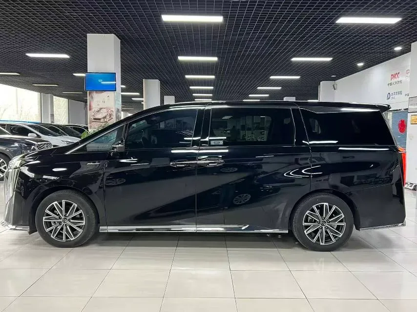 2023 GAC Trumpchi M8 2.0T 252HP L4 8AT,autocango,china used car exporter,china ev exporter,chinese used car exporter,chinese used ev exporter