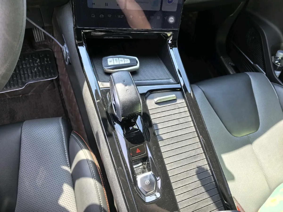 2024 Geely Azkarra 1.5T 181HP L4 7DCT,autocango,china used car exporter,china ev exporter,chinese used car exporter,chinese used ev exporter