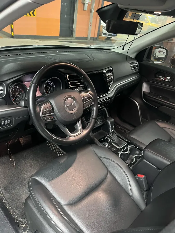 2020 Jeep Grand Commander 2.0T 234HP L4 9AT,autocango,china used car exporter,china ev exporter,chinese used car exporter,chinese used ev exporter