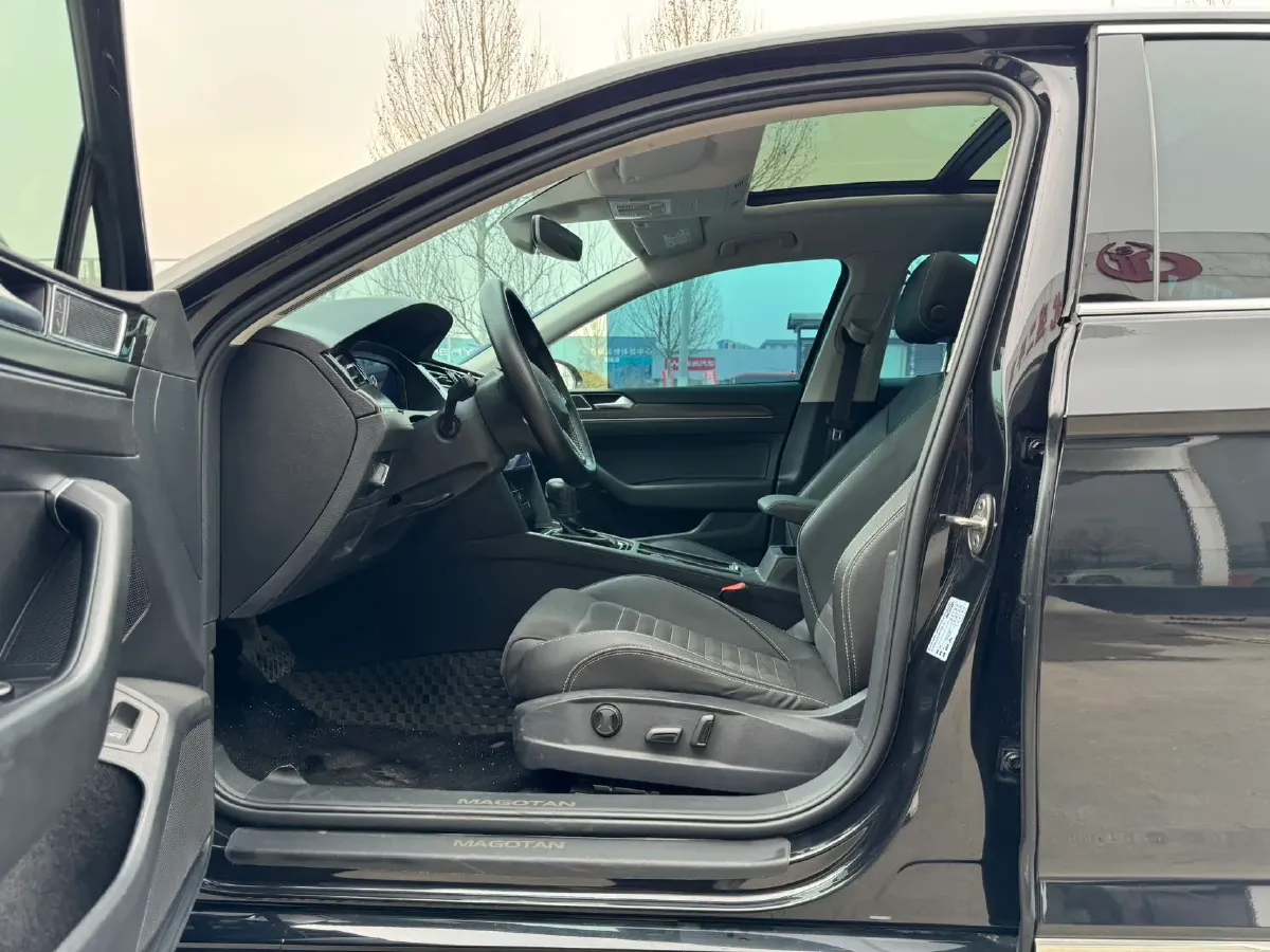 2020 Volkswagen Magotan 2.0T 220HP L4 7DCT,autocango,china used car exporter,china ev exporter,chinese used car exporter,chinese used ev exporter