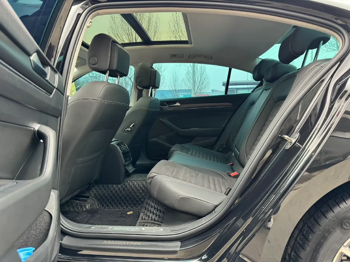 2020 Volkswagen Magotan 2.0T 220HP L4 7DCT,autocango,china used car exporter,china ev exporter,chinese used car exporter,chinese used ev exporter