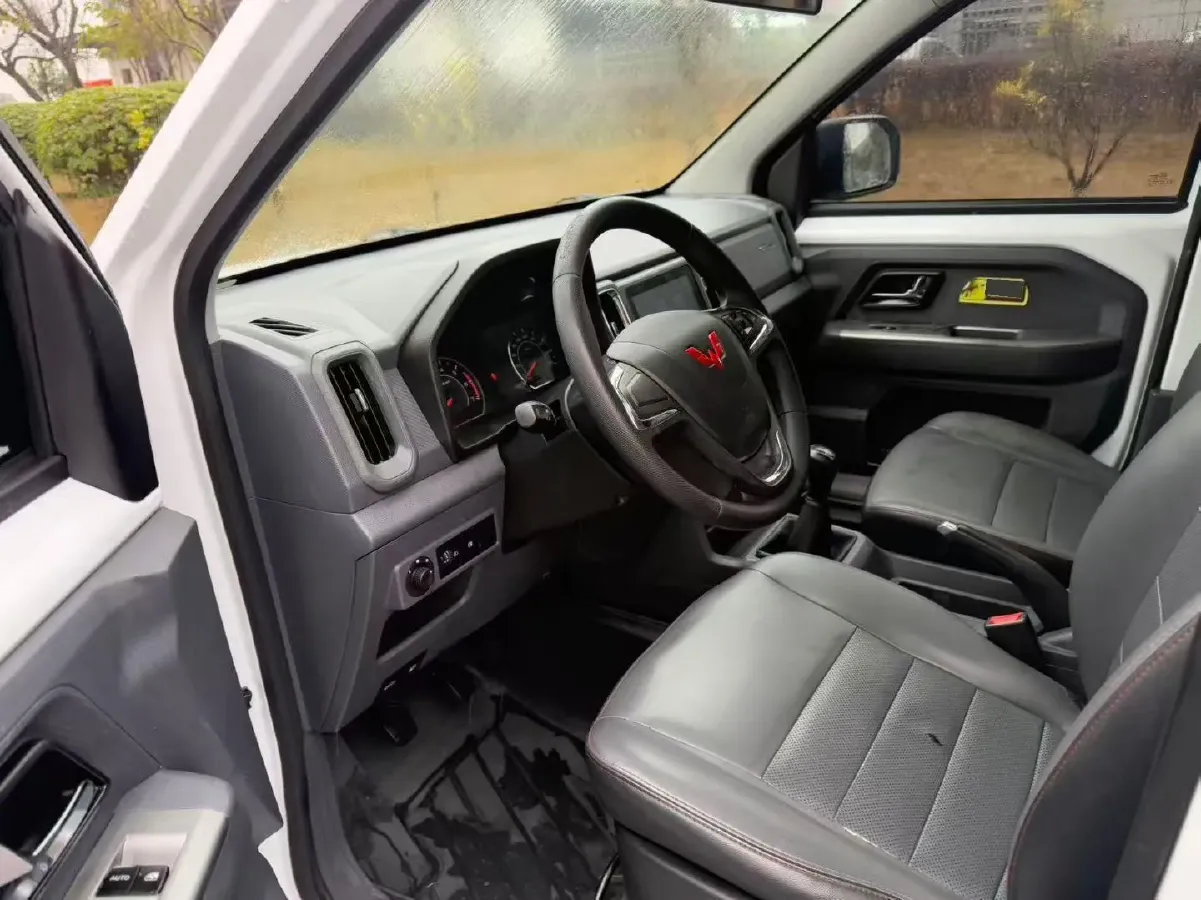 2021 WuLing ZhentTu 1.5L 99HP L4 5MT,autocango,china used car exporter,china ev exporter,chinese used car exporter,chinese used ev exporter