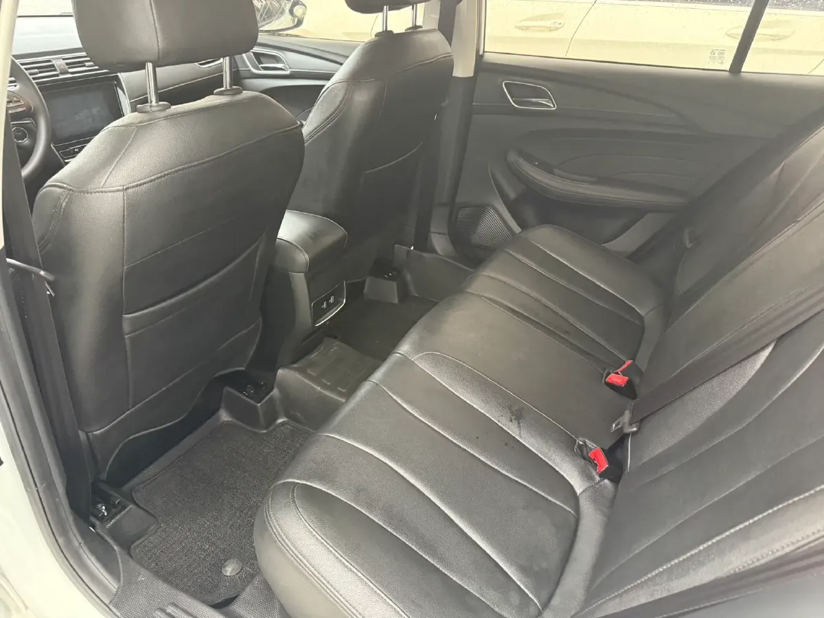 2020 Roewe i5 1.5L 120HP L4 5MT,autocango,china used car exporter,china ev exporter,chinese used car exporter,chinese used ev exporter