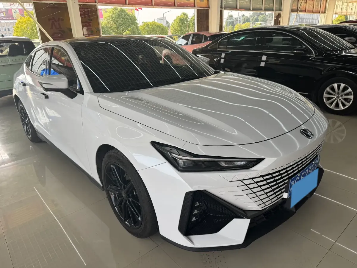 2023 ChangAn UNI-V 1.5T 188HP L4 7DCT,autocango,china used car exporter,china ev exporter,chinese used car exporter,chinese used ev exporter