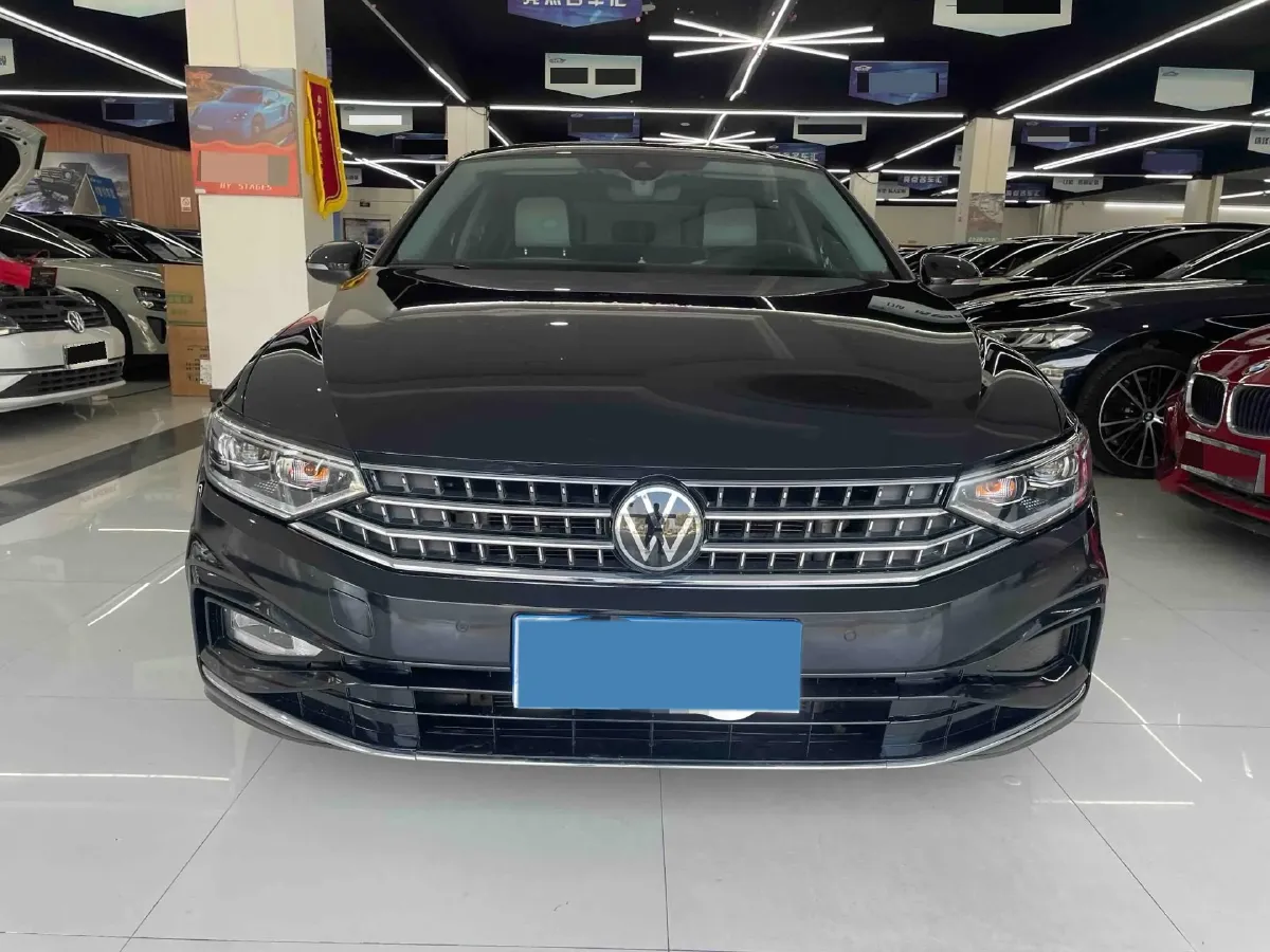 2023 Volkswagen Magotan 2.0T 186HP L4 7DCT,autocango,china used car exporter,china ev exporter,chinese used car exporter,chinese used ev exporter