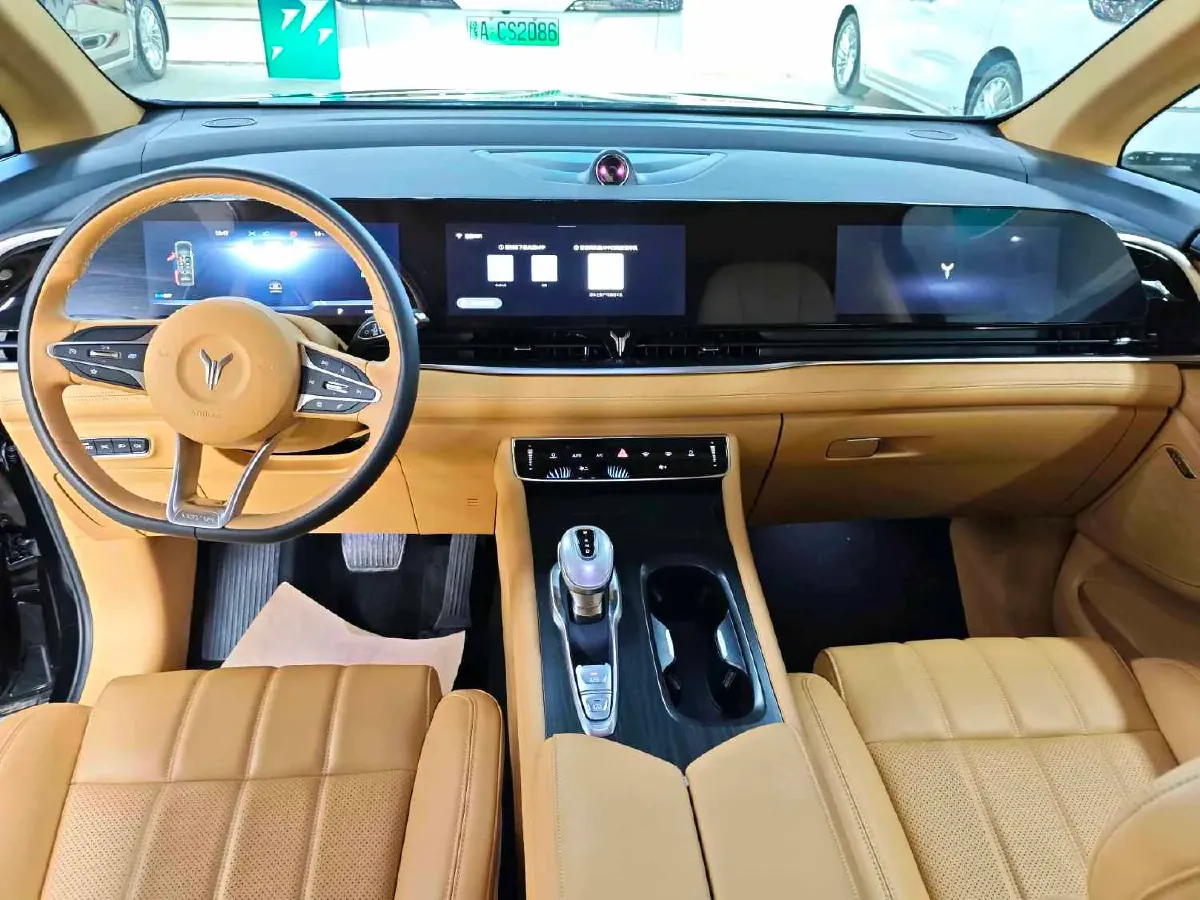 2022 Voyah Dream BEV 82KWH,autocango,china used car exporter,china ev exporter,chinese used car exporter,chinese used ev exporter