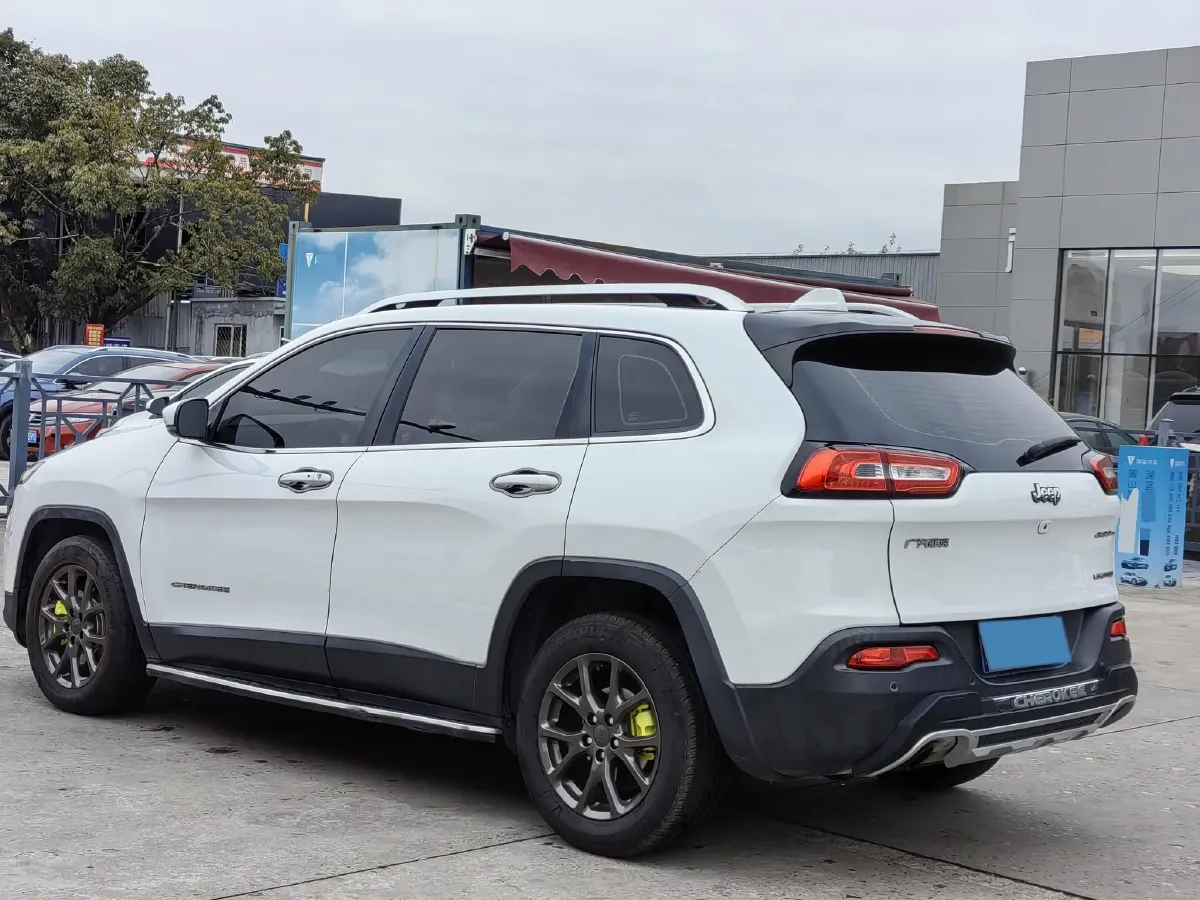 2017 Jeep Cherokee 2.0L 155HP L4 9AT,autocango,china used car exporter,china ev exporter,chinese used car exporter,chinese used ev exporter
