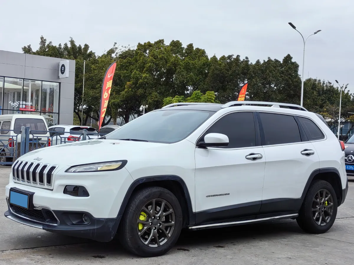2017 Jeep Cherokee 2.0L 155HP L4 9AT,autocango,china used car exporter,china ev exporter,chinese used car exporter,chinese used ev exporter