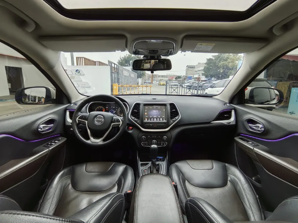 2017 Jeep Cherokee 2.0L 155HP L4 9AT,autocango,china used car exporter,china ev exporter,chinese used car exporter,chinese used ev exporter