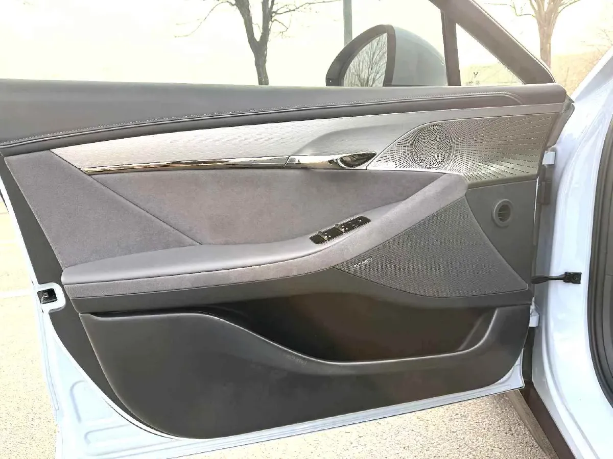 2023 Voyah ZhuiGuang BEV 82.11KWH,autocango,china used car exporter,china ev exporter,chinese used car exporter,chinese used ev exporter