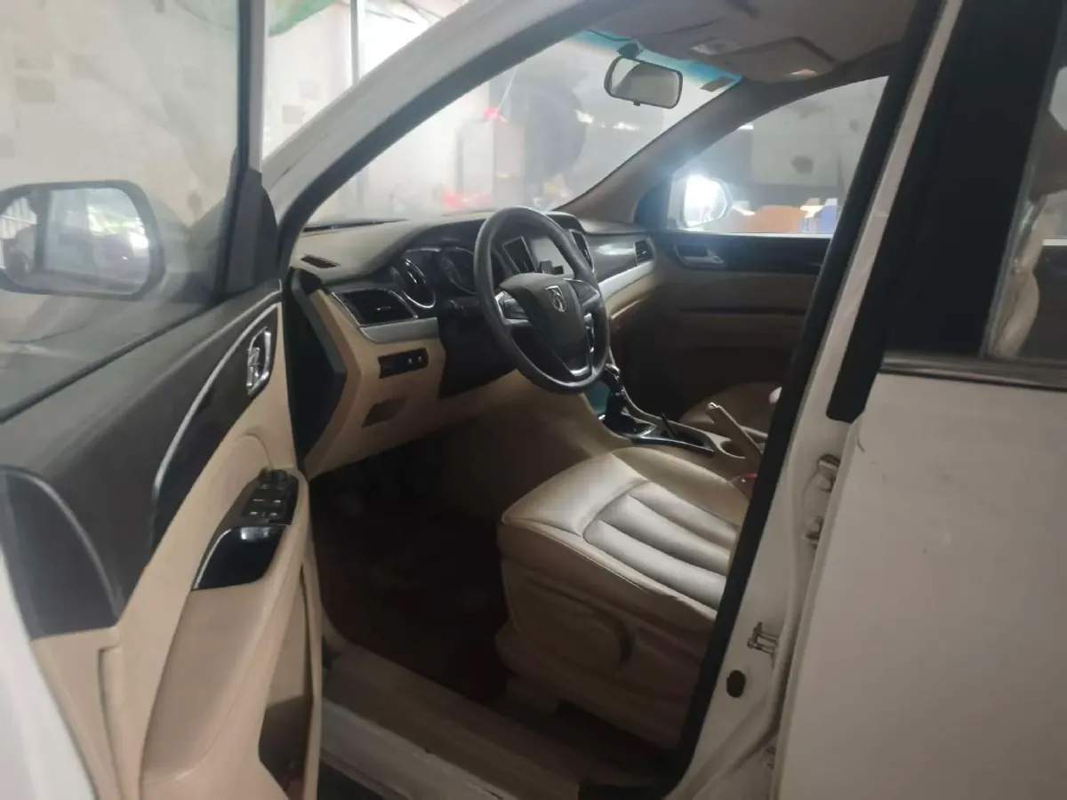 2016 BaoJun 560 1.5T 150HP L4 6MT,autocango,china used car exporter,china ev exporter,chinese used car exporter,chinese used ev exporter