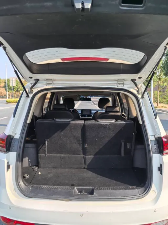 2018 BaoJun 530 1.5T 150HP L4 6MT,autocango,china used car exporter,china ev exporter,chinese used car exporter,chinese used ev exporter