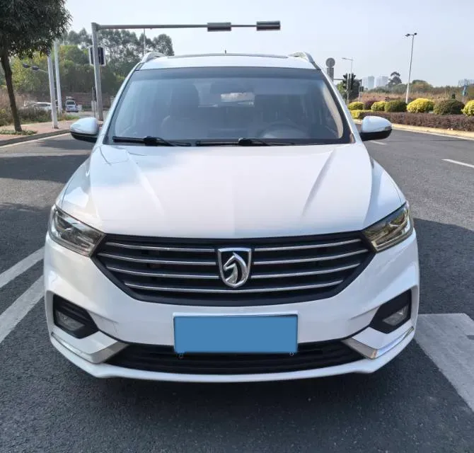 2018 BaoJun 530 1.5T 150HP L4 6MT,autocango,china used car exporter,china ev exporter,chinese used car exporter,chinese used ev exporter