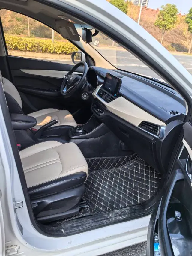 2018 BaoJun 530 1.5T 150HP L4 6MT,autocango,china used car exporter,china ev exporter,chinese used car exporter,chinese used ev exporter