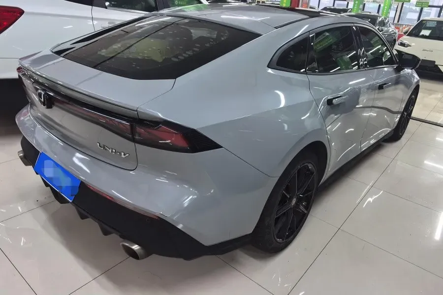 2022 ChangAn UNI-V 1.5T 188HP L4 7DCT,autocango,china used car exporter,china ev exporter,chinese used car exporter,chinese used ev exporter