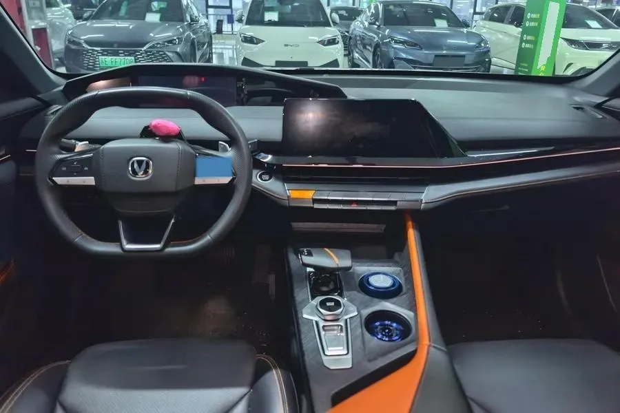 2022 ChangAn UNI-V 1.5T 188HP L4 7DCT,autocango,china used car exporter,china ev exporter,chinese used car exporter,chinese used ev exporter